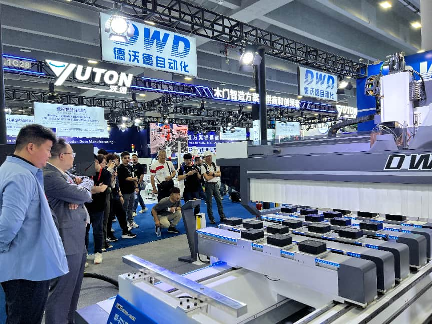 B体育全新推出PTP智能五轴加工中心,引爆第57届广州家具博览会 B体育全新推出PTP智能五轴加工中心,引爆第57届广州家具博览会